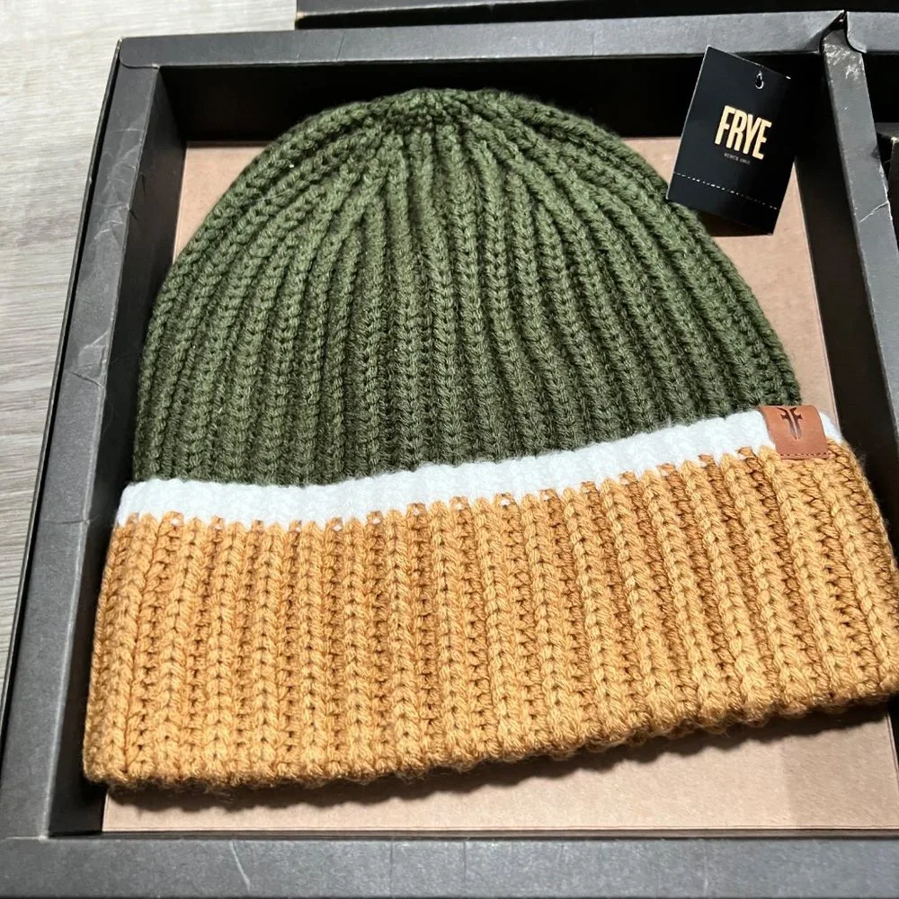 Frye Beanie and leather‎ wristlet box set